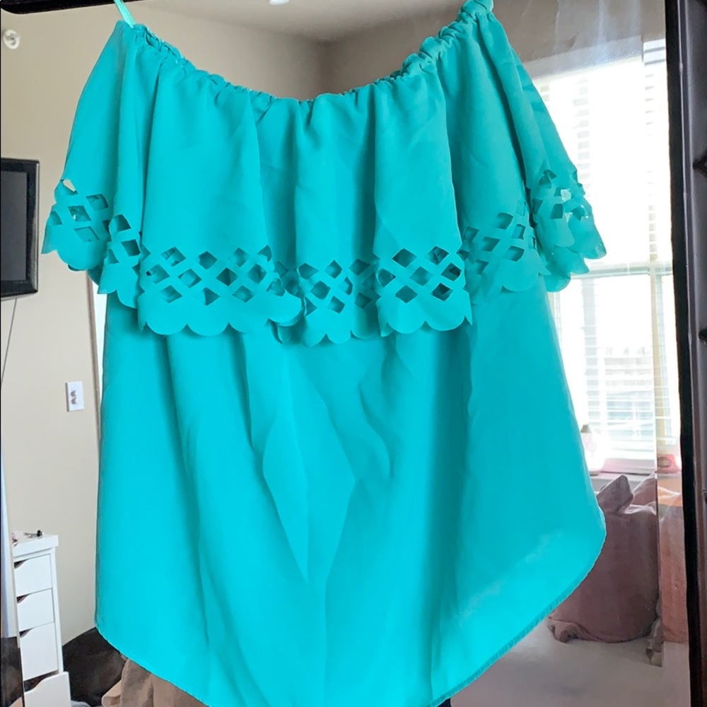 Turquoise strapless blouse